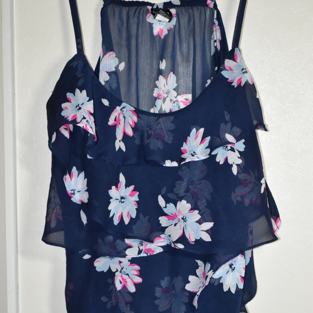 Torrid flouncy tank,  ruffled,  size 1